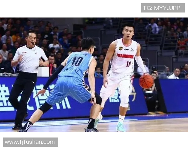 广州足球队在全国锦标赛积分榜上以81分稳居第一名展现强劲实力