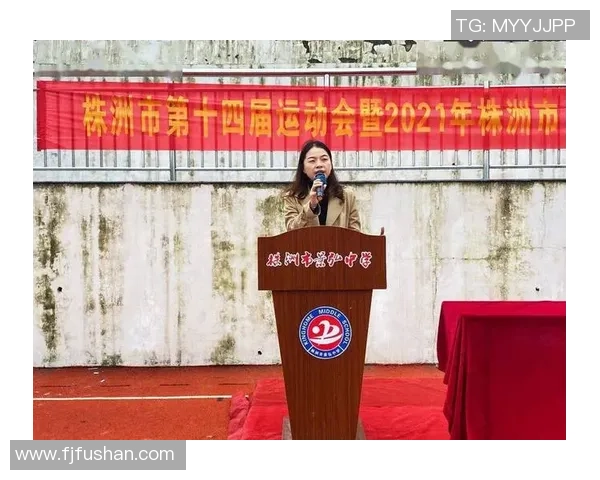 杨梅足球明星的背后故事与成就揭秘