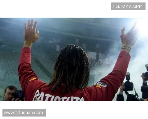 足球明星巴蒂背影展现无尽魅力与传奇风采的瞬间 足球明星巴蒂背影展现无尽魅力与传奇风采的瞬间